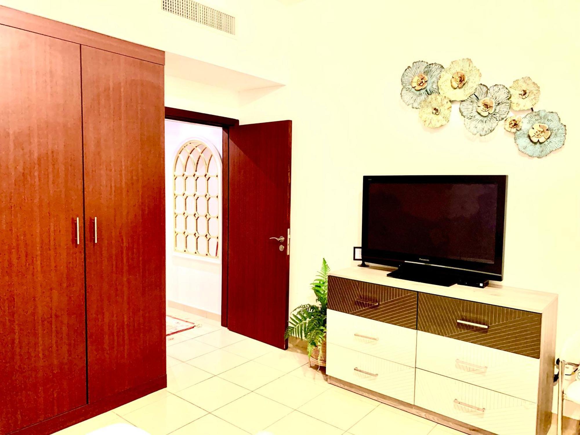 Apartment 2 Bhk Gorgeous Apartment Injbr With Beach Pool Gym Wi-Fi Dubai